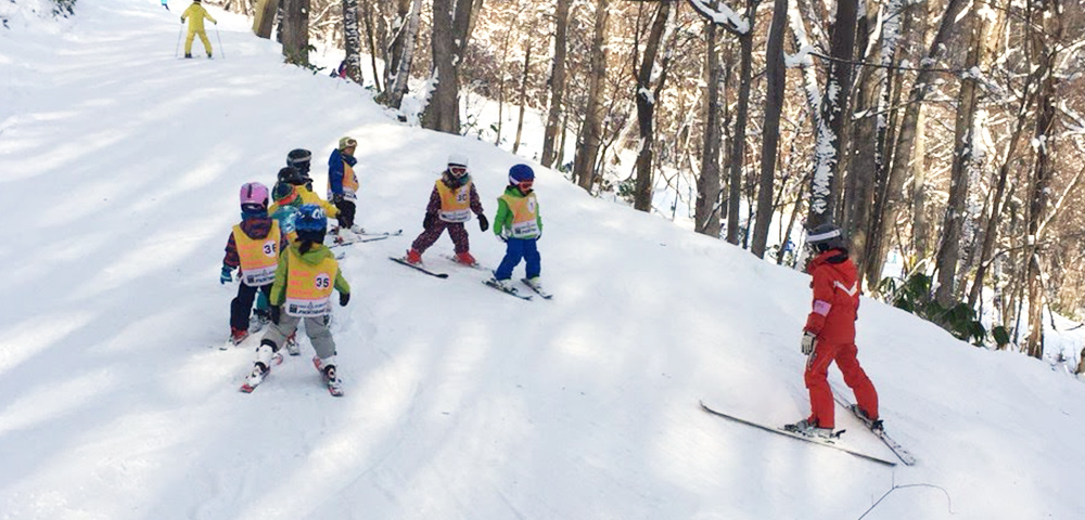 藻岩山で30年以上つづく女性校長のスキースクール